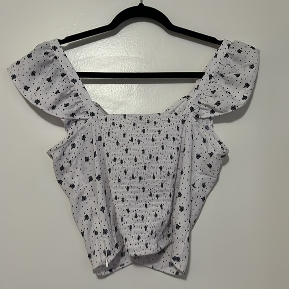 Cute white pattern blouse - Picture 2 of 2